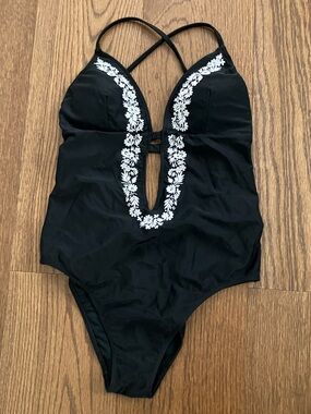 Abercrombie & Fitch One-Piece Black Cutout Swimsuit White Embroidery Size M